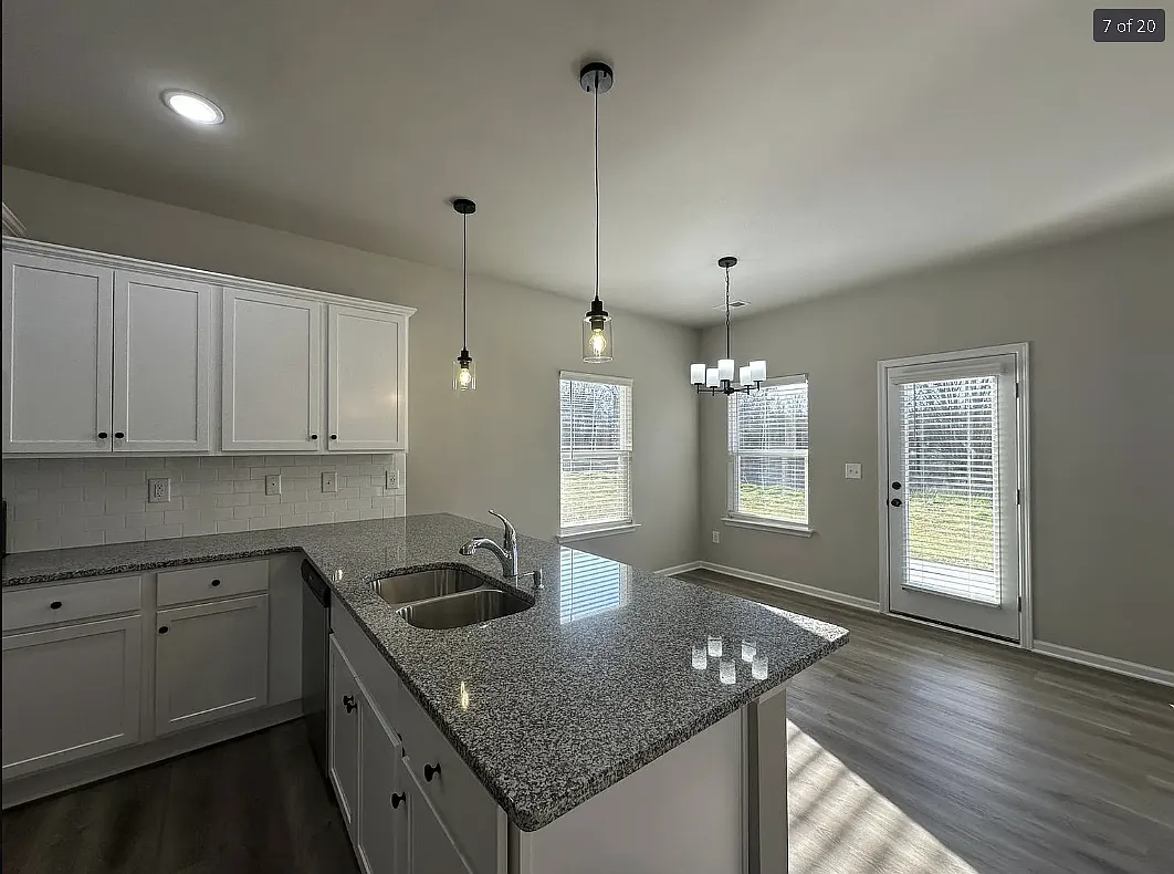 3 bed, 2.5 bath, 1856 sqft, $2,000 — Photo 4