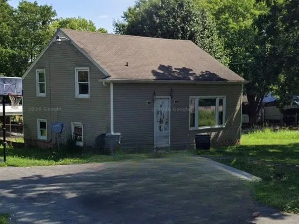 302 Crestview Dr, Hopkinsville, KY 42240