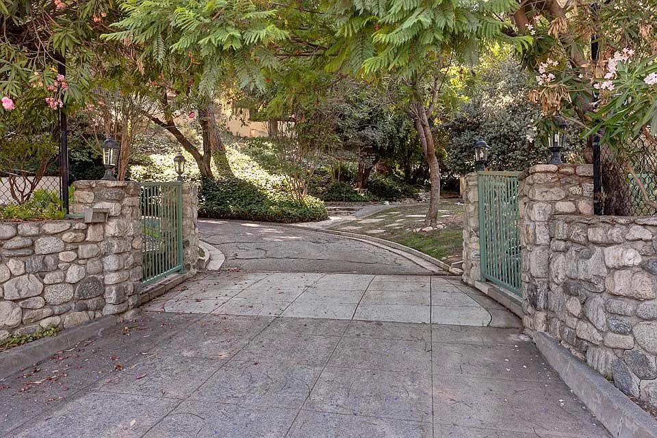 111 Linda Vista Ave — Photo 1