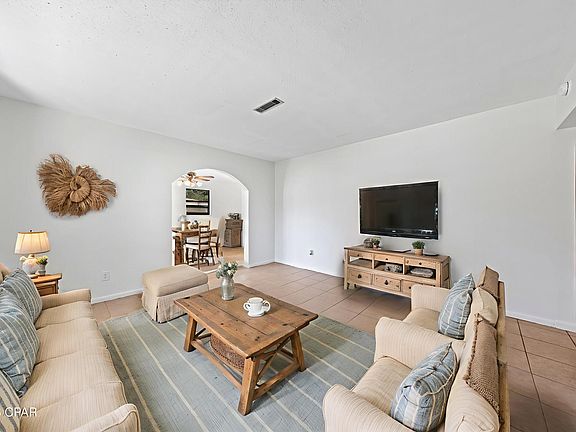 3rd image of 2316 Pineview Dr