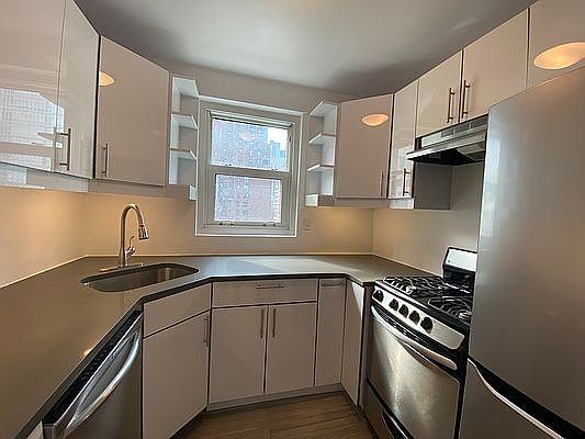 1st image of 340 E 51st St APT 9c