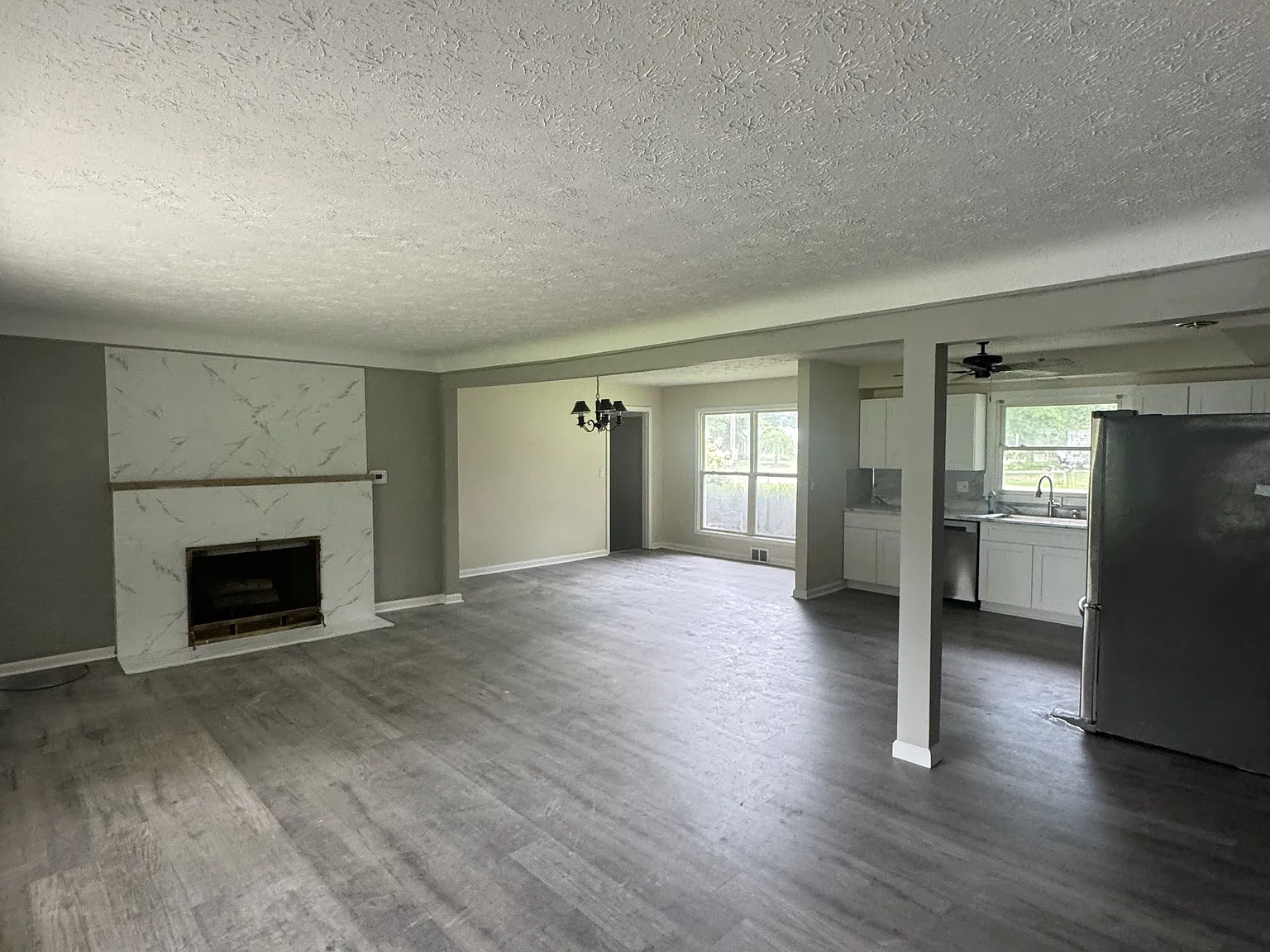 4 bed, 2256 sqft, $3,000 — Photo 2