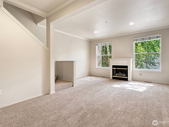4th image of 2309 Milton Way #E