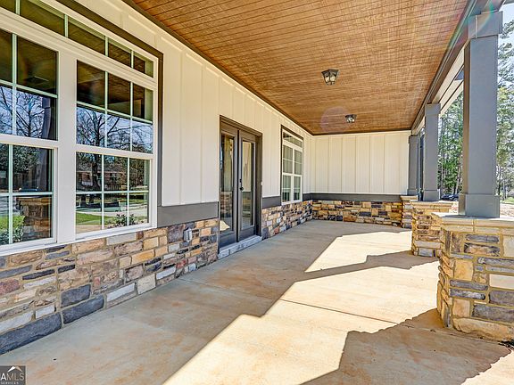 4th image of 1080 Eastview Rd NE