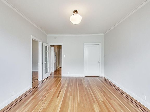 5th image of 3101 Scott St APT 202