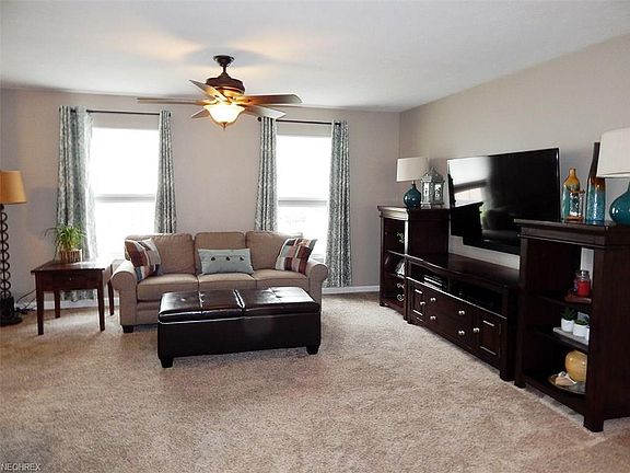 3rd image of 932 Coventry Ct