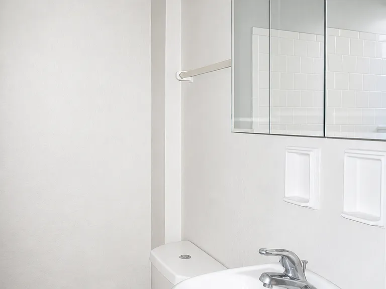 Studio (Unit 261-05)