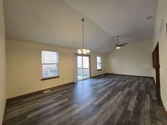5th image of 6404 NE 44th St