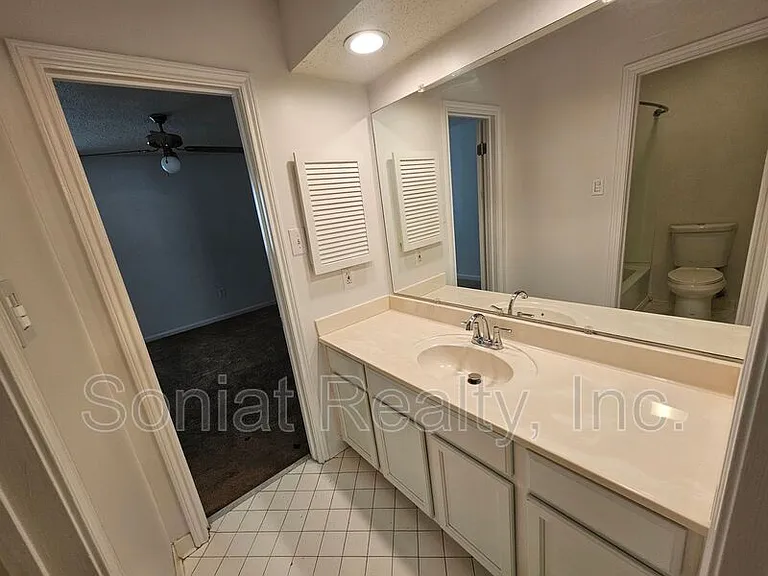 2131 Carondelet St #3 — Photo 13