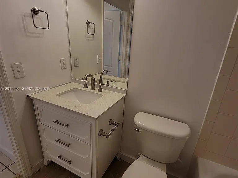 1300 NE 109th St #405 — Photo 15