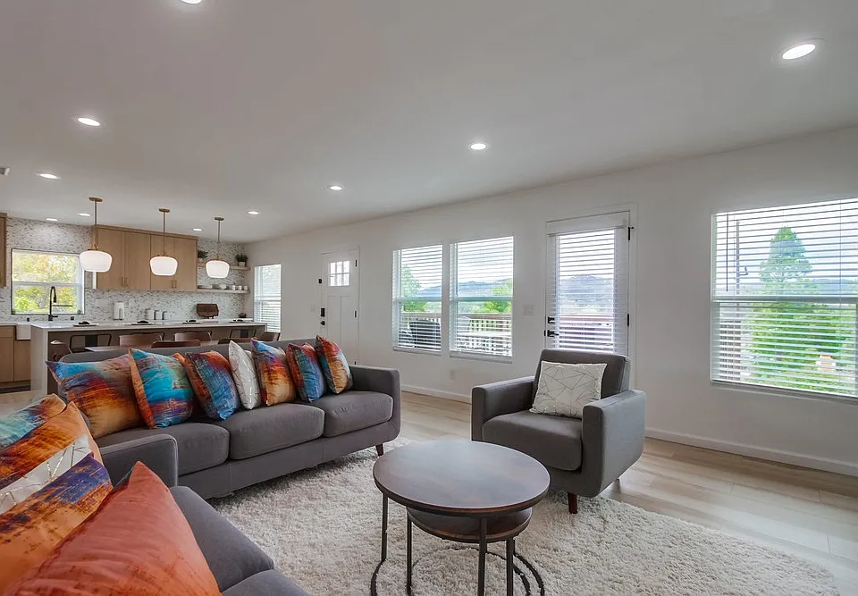1917 Lookout Point Pl