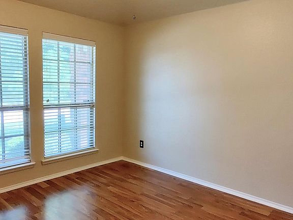 5th image of 134 Arbordale Way