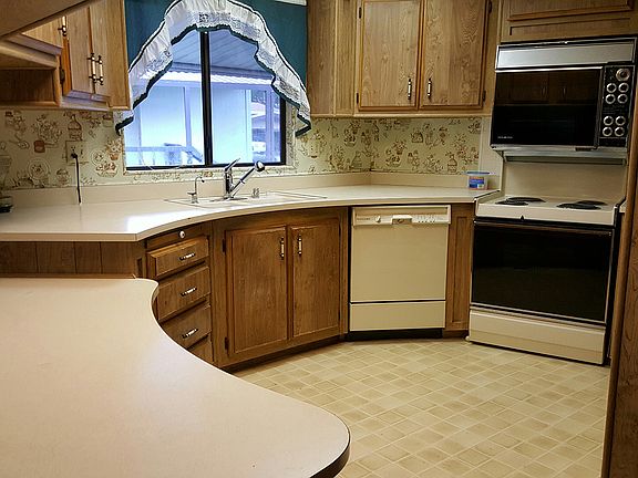 4th image of 8975 Lawrence Welk Dr Space 287