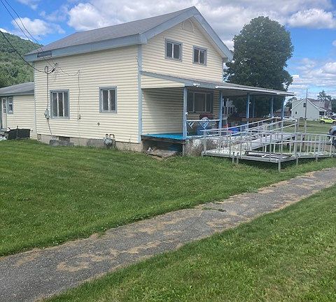 2nd image of 307 E Main St