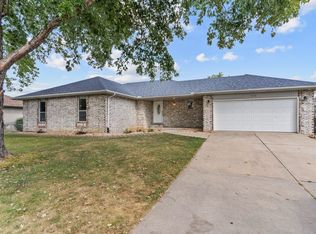 702 N 37th St, Nixa, MO 65714