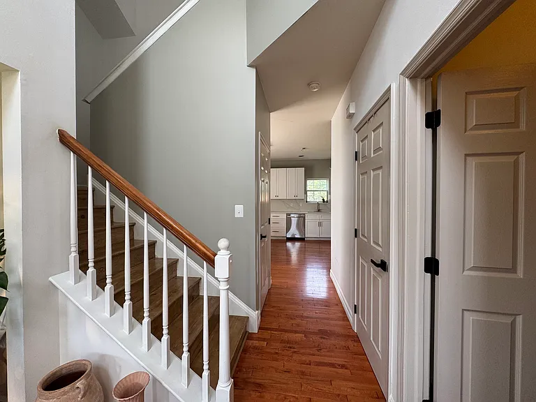 35 Lois Ln — Photo 11