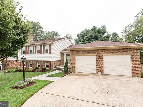 3rd image of 9707 Doulton Ct