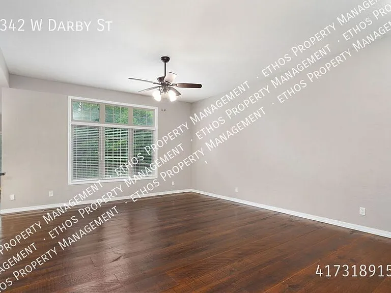 2342 W Darby St — Photo 9