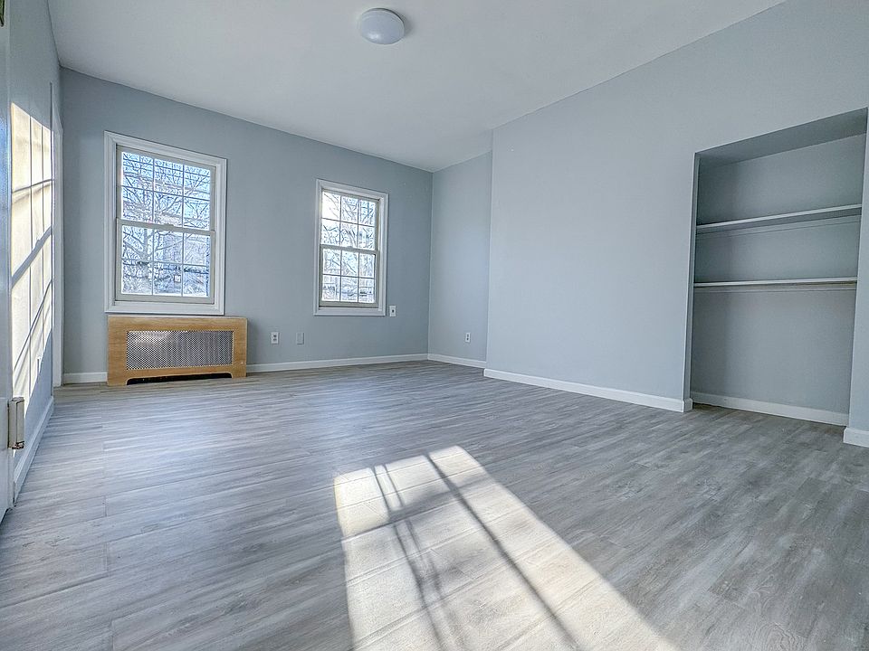 1st image of 25-09 Astoria Blvd #2-1