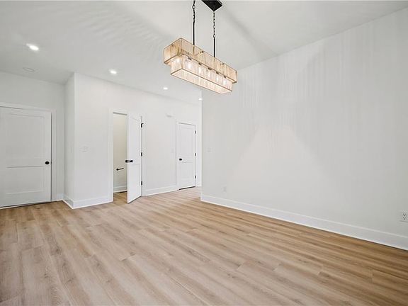 3rd image of 229 La Salle Ave