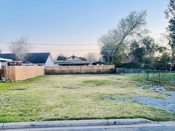 205 W 6th St, La Feria, TX 78559