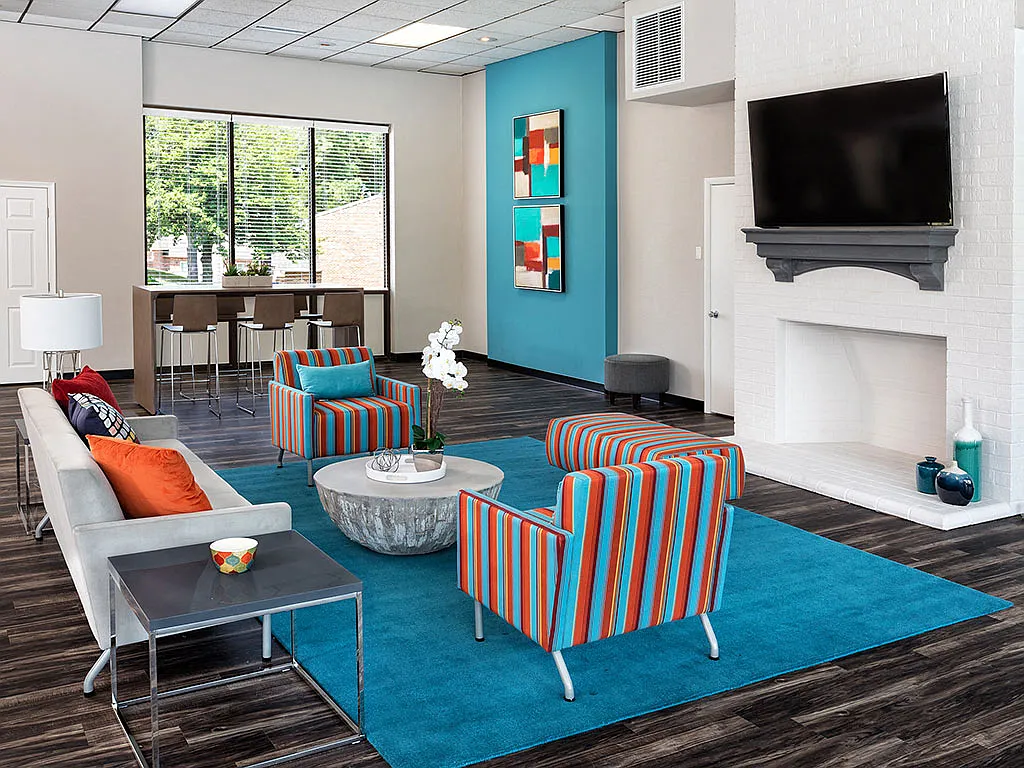 Chelsea Square Apartments — Photo 3