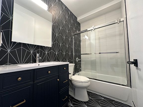 5th image of 299 Alexander Ave #3S