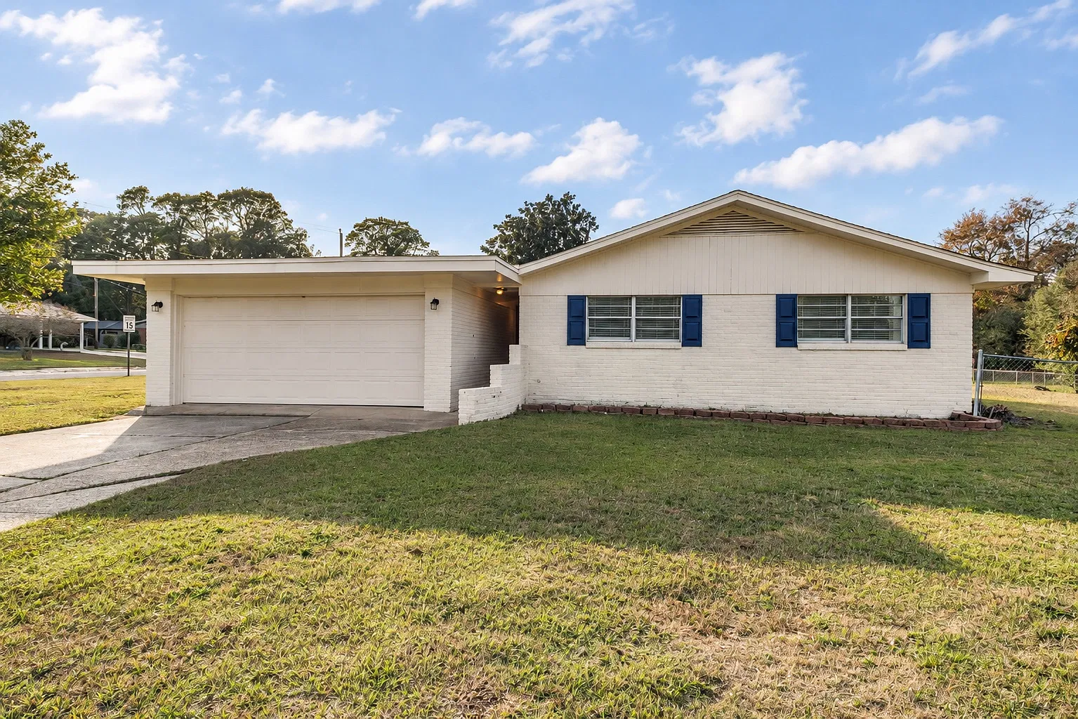 4 bed, 1.5 bath, 1820 sqft, $2,000 — Photo 1