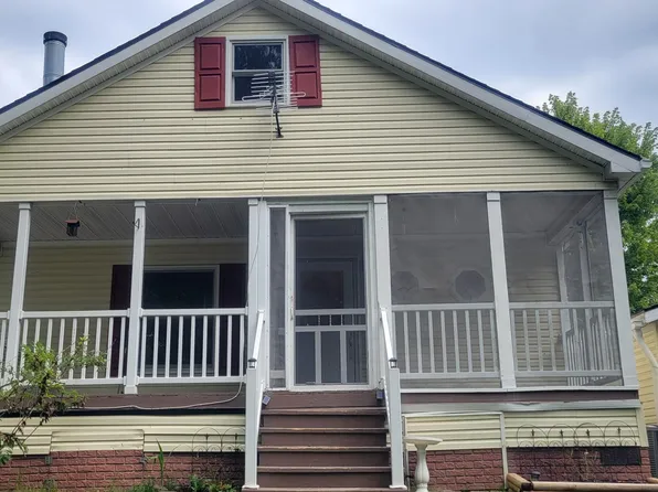 11054 Wood Run Cir, South Lyon, MI 48178