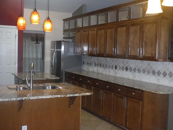 3rd image of 2705 Edgewood Dr