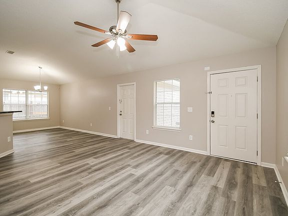 4th image of 1104 Saint Clair St