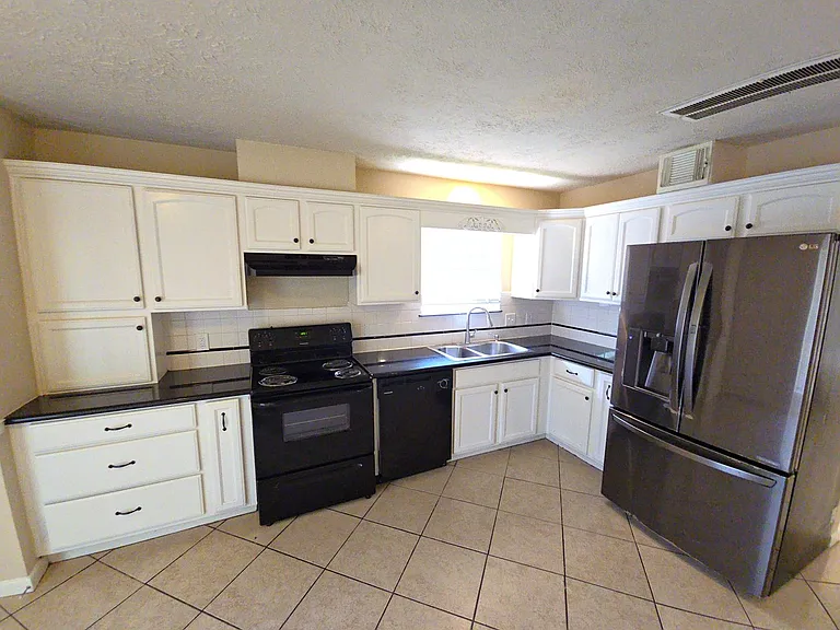 4718 Reynaldo Dr — Photo 21