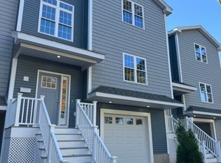 9 Elton St, Worcester, MA 01604