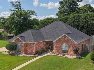 116 Corley Cir, Wake Village, TX 75501