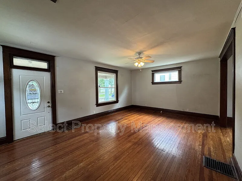 3 bed, 2.0 bath, 1440 sqft, $1,449 — Photo 2