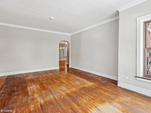3rd image of 3648 N Claremont Ave