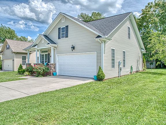 3rd image of 110 Stover Dr