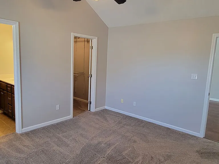 134 Liverpool Cv — Photo 27