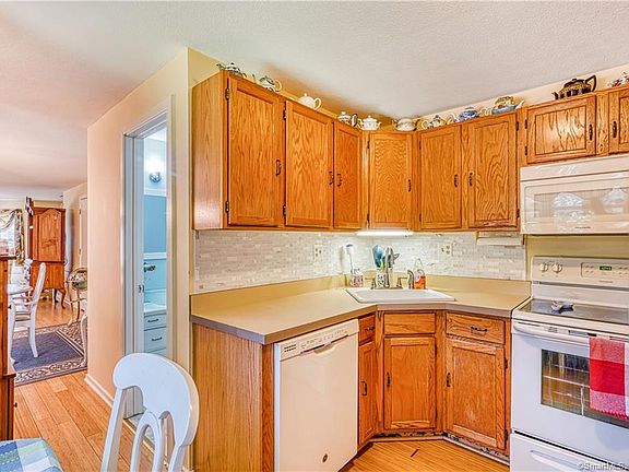 2nd image of 37 Rushford Meade #37