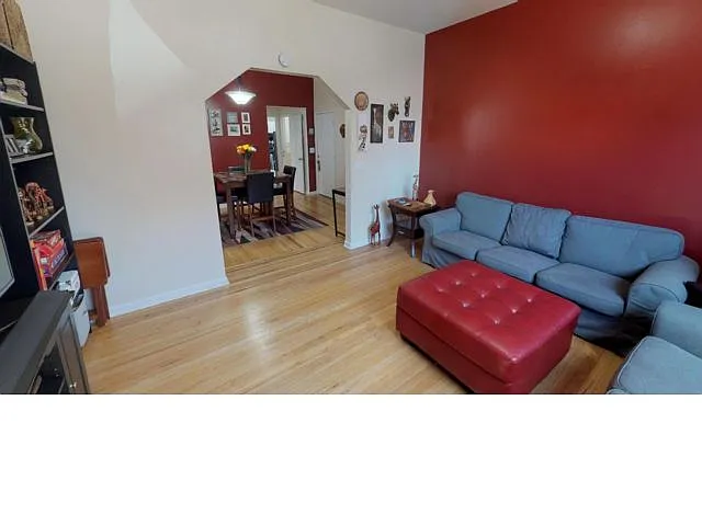 216 William St photo 1