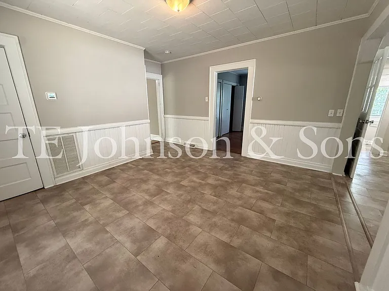 526 Chandler St — Photo 12