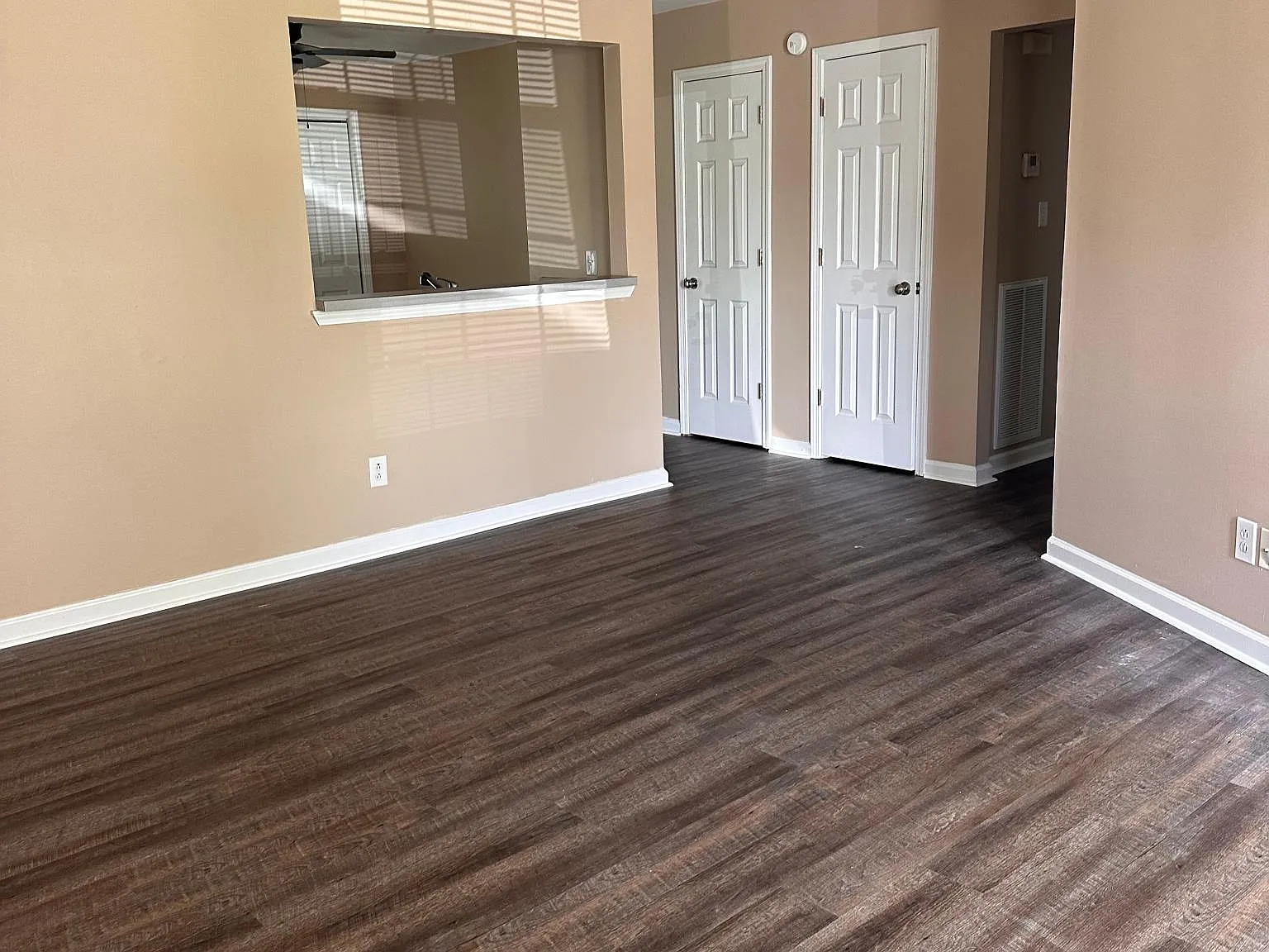 3 bed, 1002 sqft, $1,295 — Photo 4