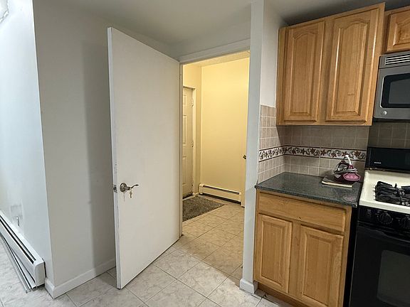 3rd image of 2132 Aqueduct Ave E Floor 1