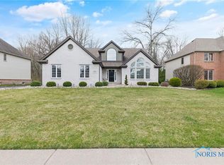 552 Forest Lake Dr, Holland, OH 43528