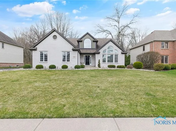552 Forest Lake Dr, Holland, OH 43528
