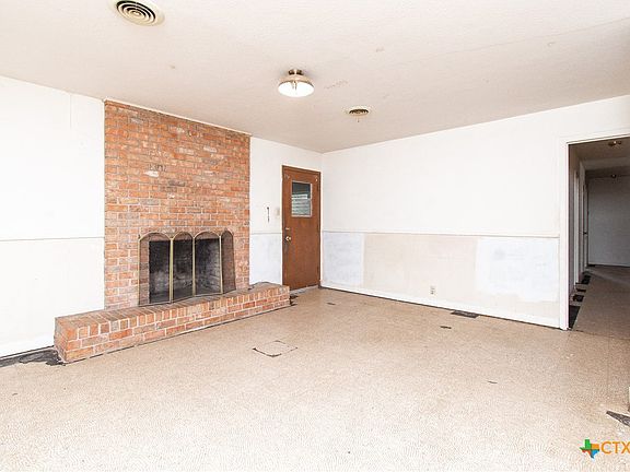 5th image of 1302 Shady Ln