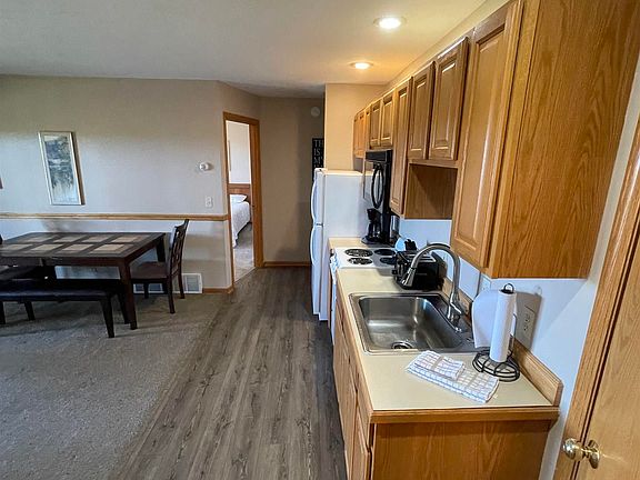 5th image of 737 Maplewood Ln #18