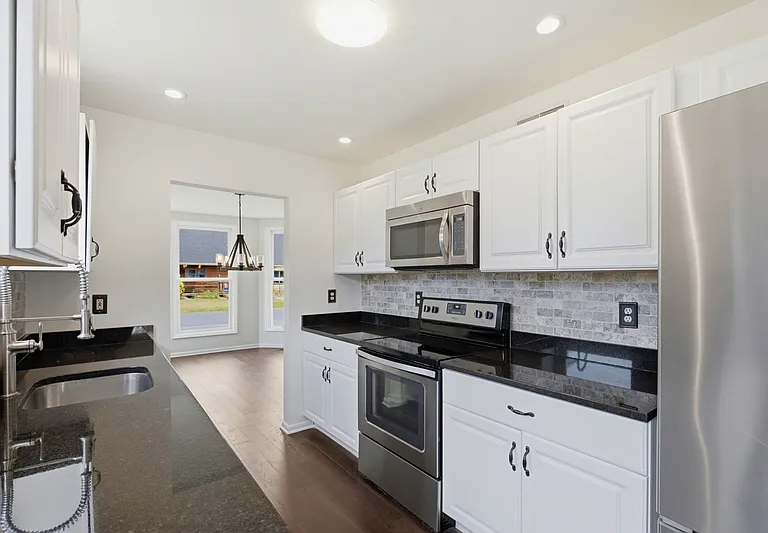 301 Kenmore Ave — Photo 7