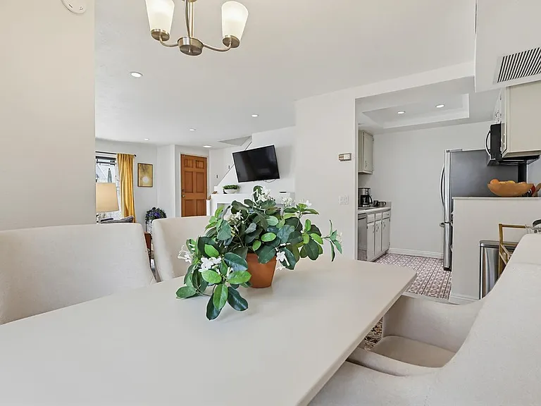 2680 N Lake Ave #8 — Photo 22