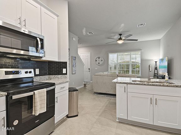 4th image of 414 Venetian Palms Blvd